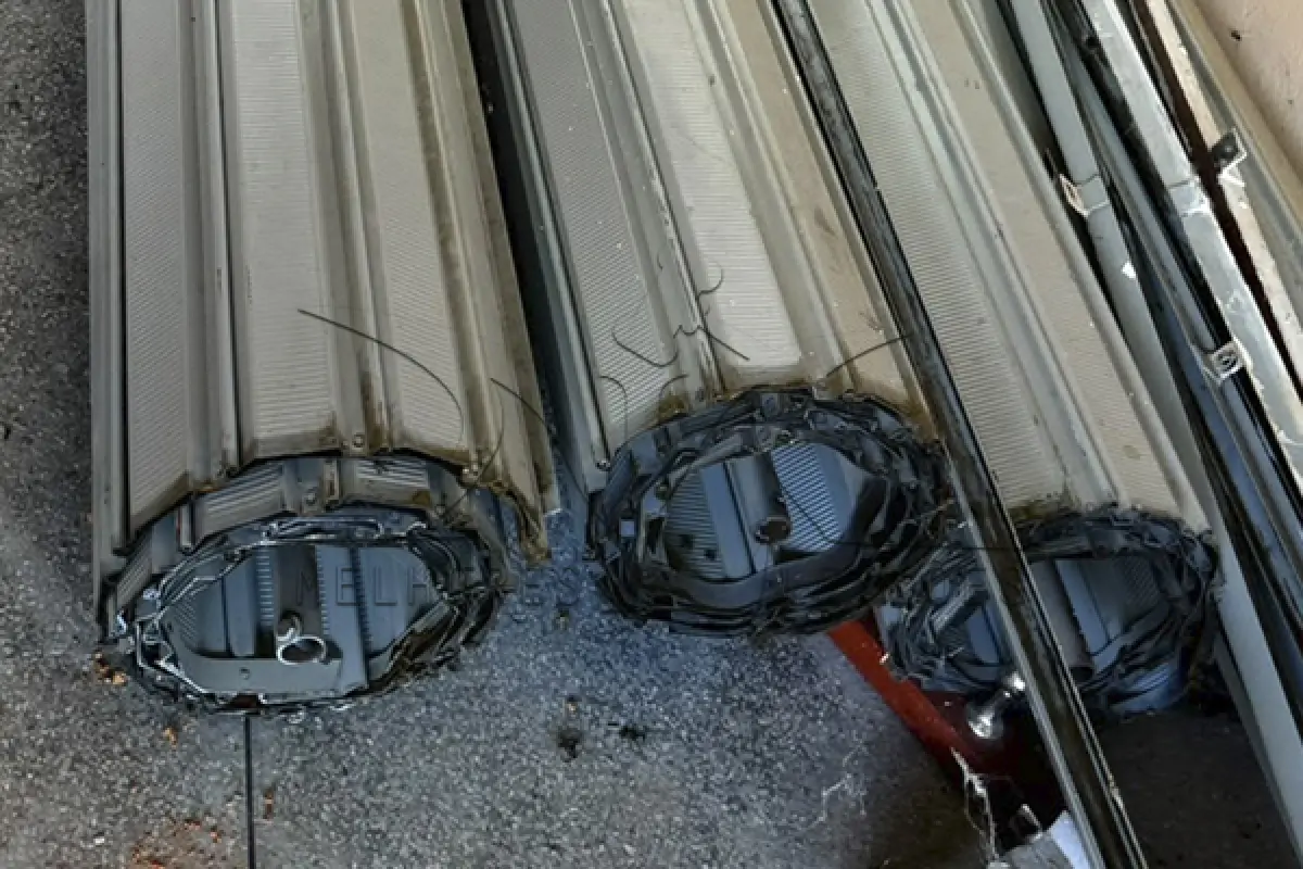 LOTE 003 - MONTANTE DE 16 PORTAS DE ENROLAR METÁLICA AÇO GALVANIZADO