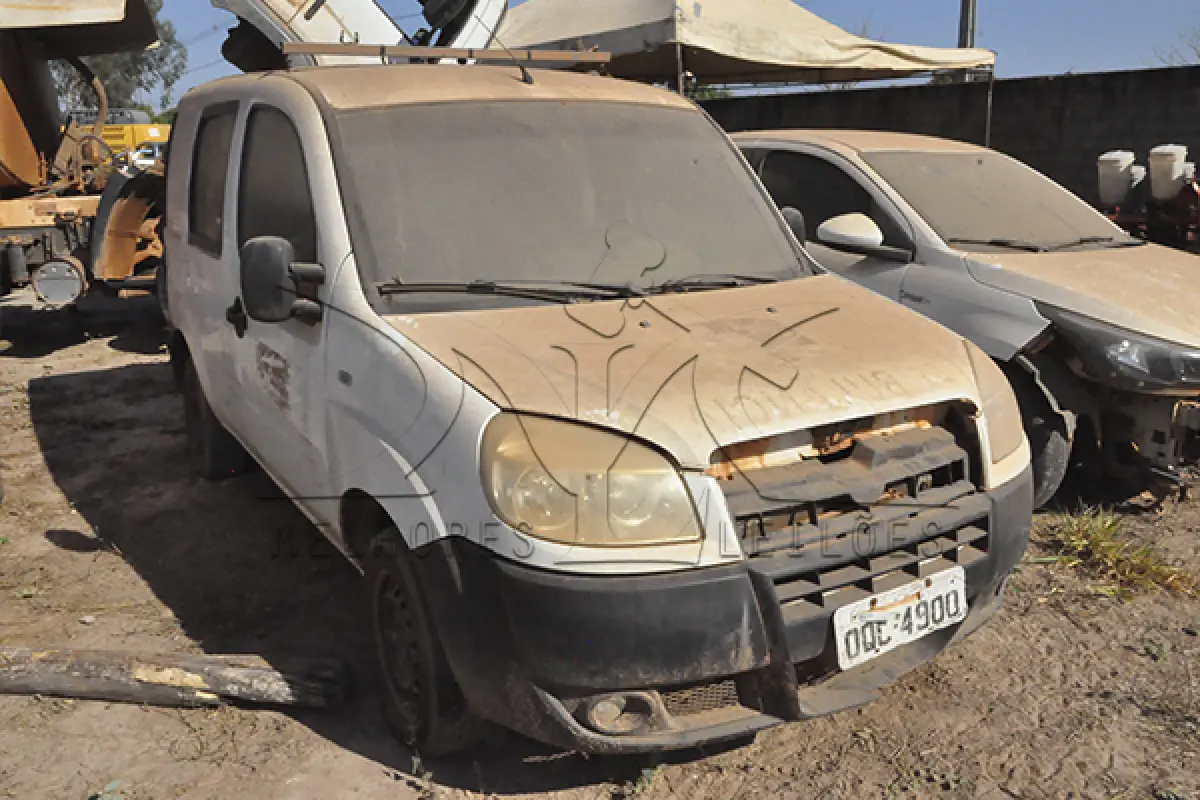 LOTE 022 - FIAT DOBLO 1.8 ATENA AMB - ANO 2013 2013 - PLACA OQC-4900