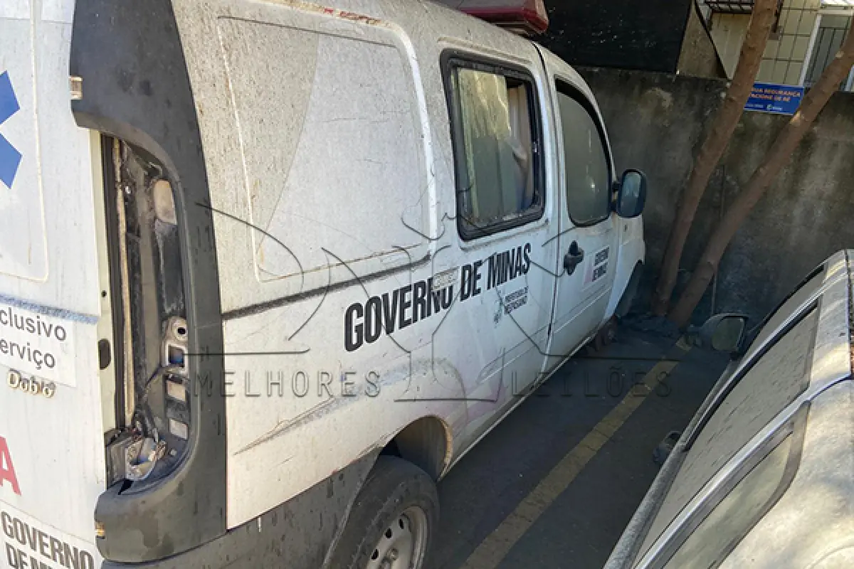 LOTE 009 - FIAT DOBLO CA UNIVIDAS A - ANO 2012 2013 - PLACA OPD-8940