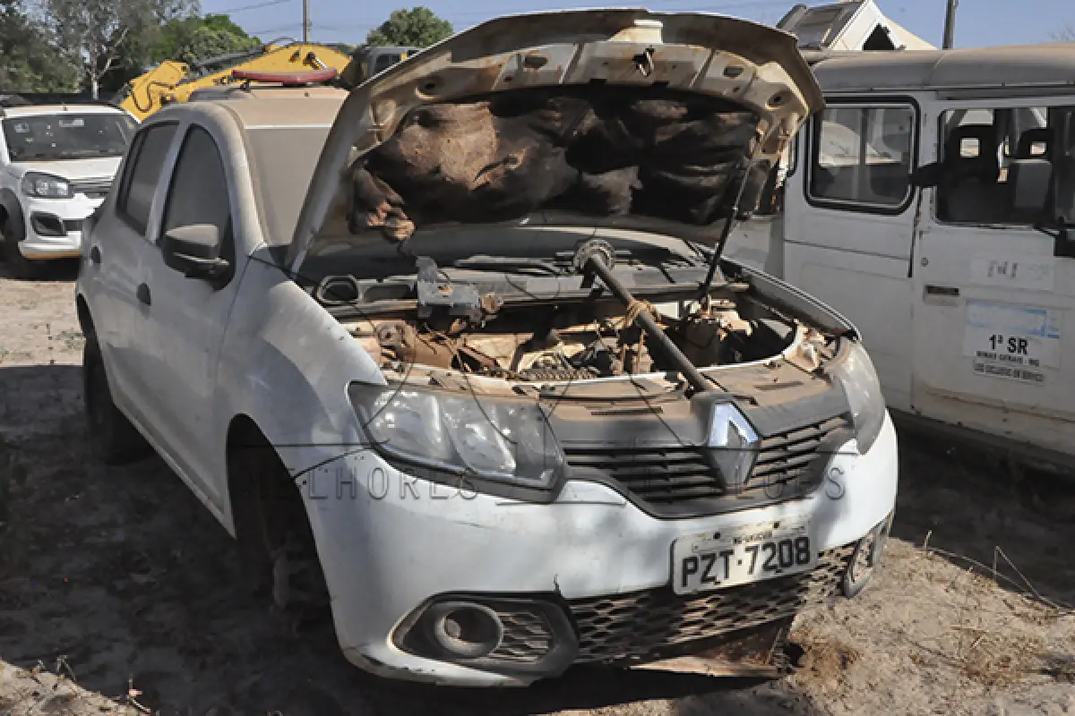LOTE 010 - RENAULT SANDERO AUTH 10 - ANO 2017 2018 - PLACA PZT-7208
