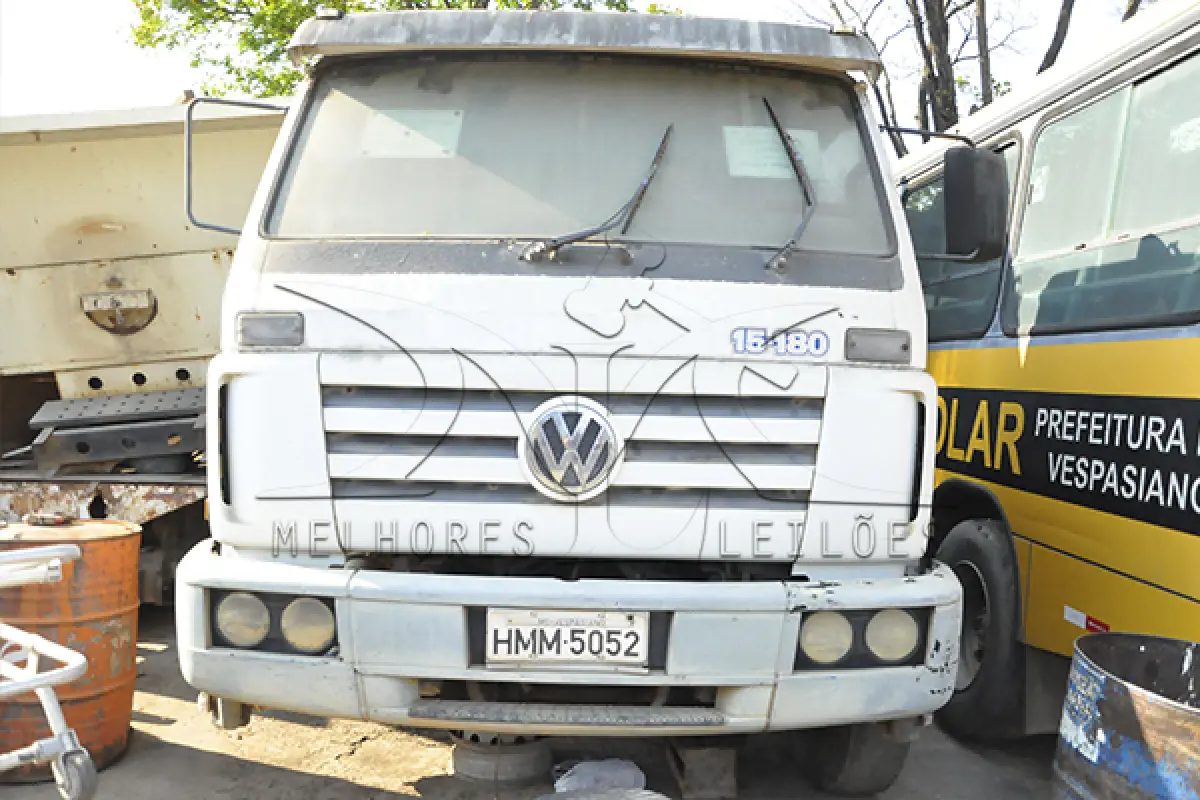 LOTE 018 - VW 15.180 - ANO 2000 2000 - PLACA HMM-5052