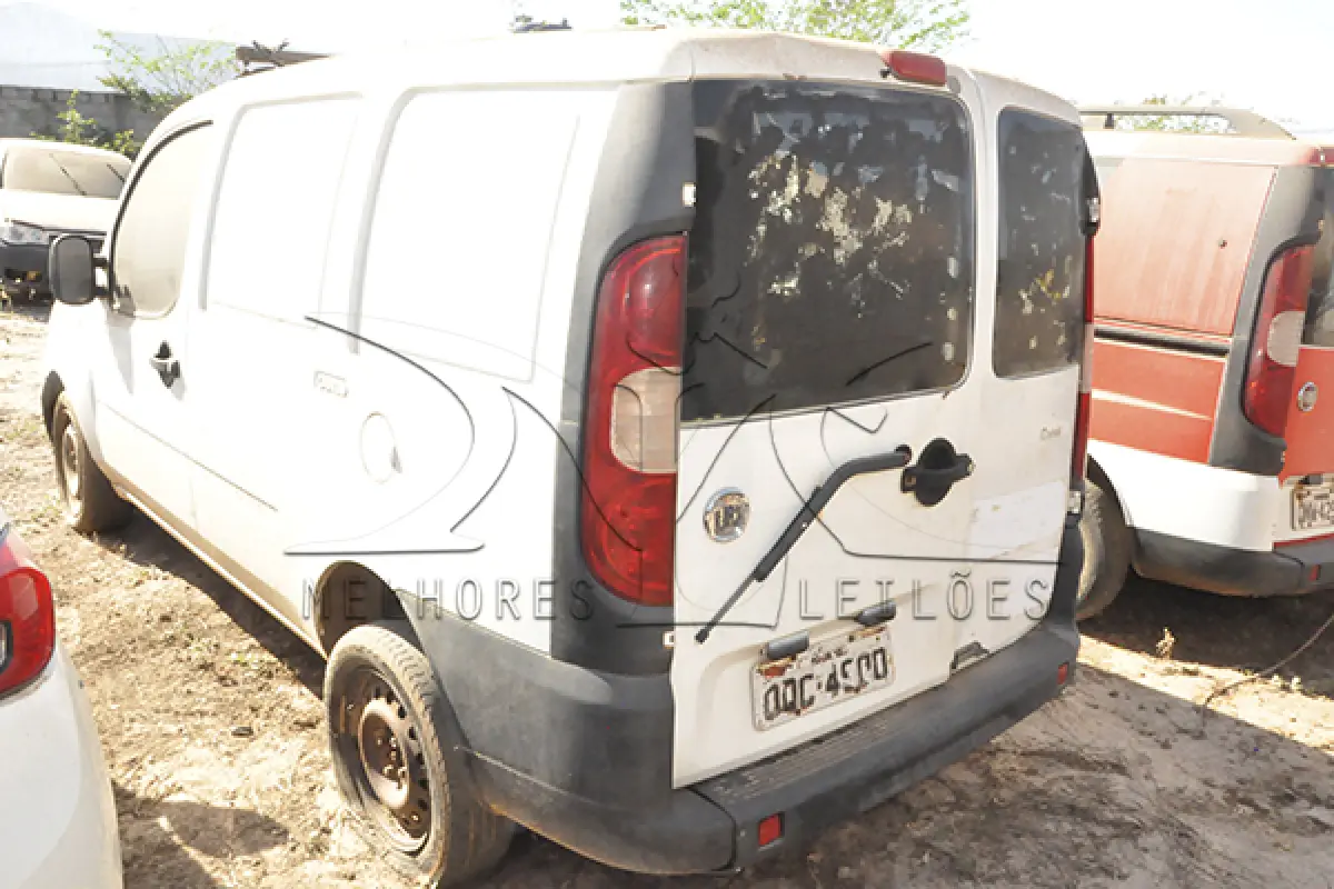 LOTE 022 - FIAT DOBLO 1.8 ATENA AMB - ANO 2013 2013 - PLACA OQC-4900