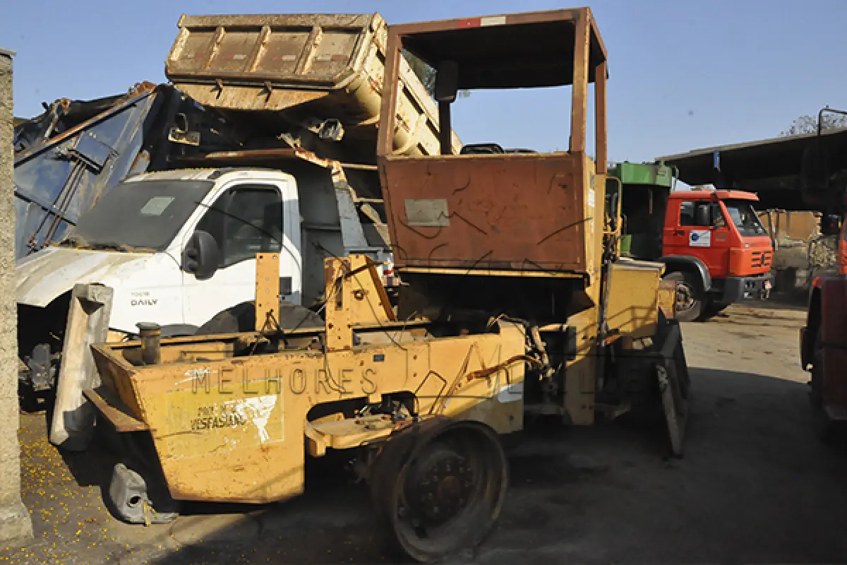 LOTE 022 - SUCATA - MAQUINA CASE W18 - CHASSI IHF0014751