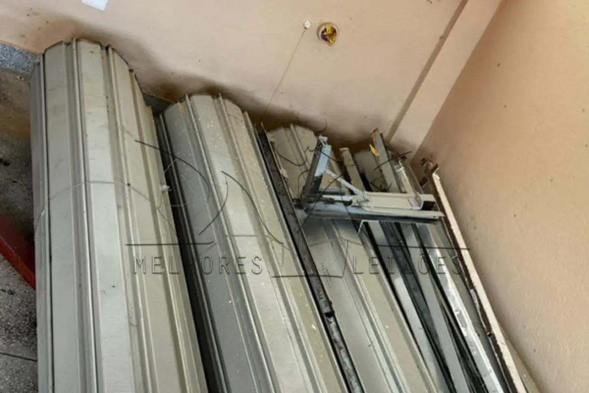 LOTE 003 - MONTANTE DE 16 PORTAS DE ENROLAR METÁLICA AÇO GALVANIZADO