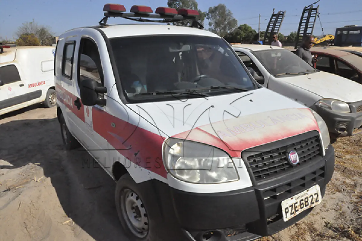 LOTE 024 - FIAT DOBLO GREENCAR MO4 - ANO 2016 2016 - PLACA PZE-6822