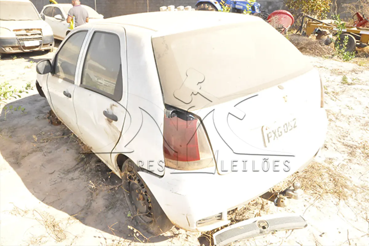 LOTE 005 - FIAT PALIO FIRE - ANO 2015 2016 - PLACA PXG-0521