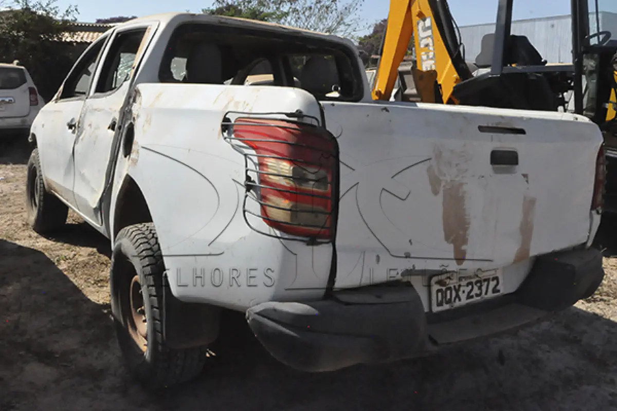 LOTE 028 - MMC L200 TRITON SPT GL - ANO 2018 2018 - PLACA QQX-2372