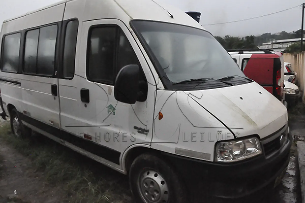 LOTE 010 - FIAT DUCATO MINIBUS - ANO 2015 2016 - PLACA PYQ6420