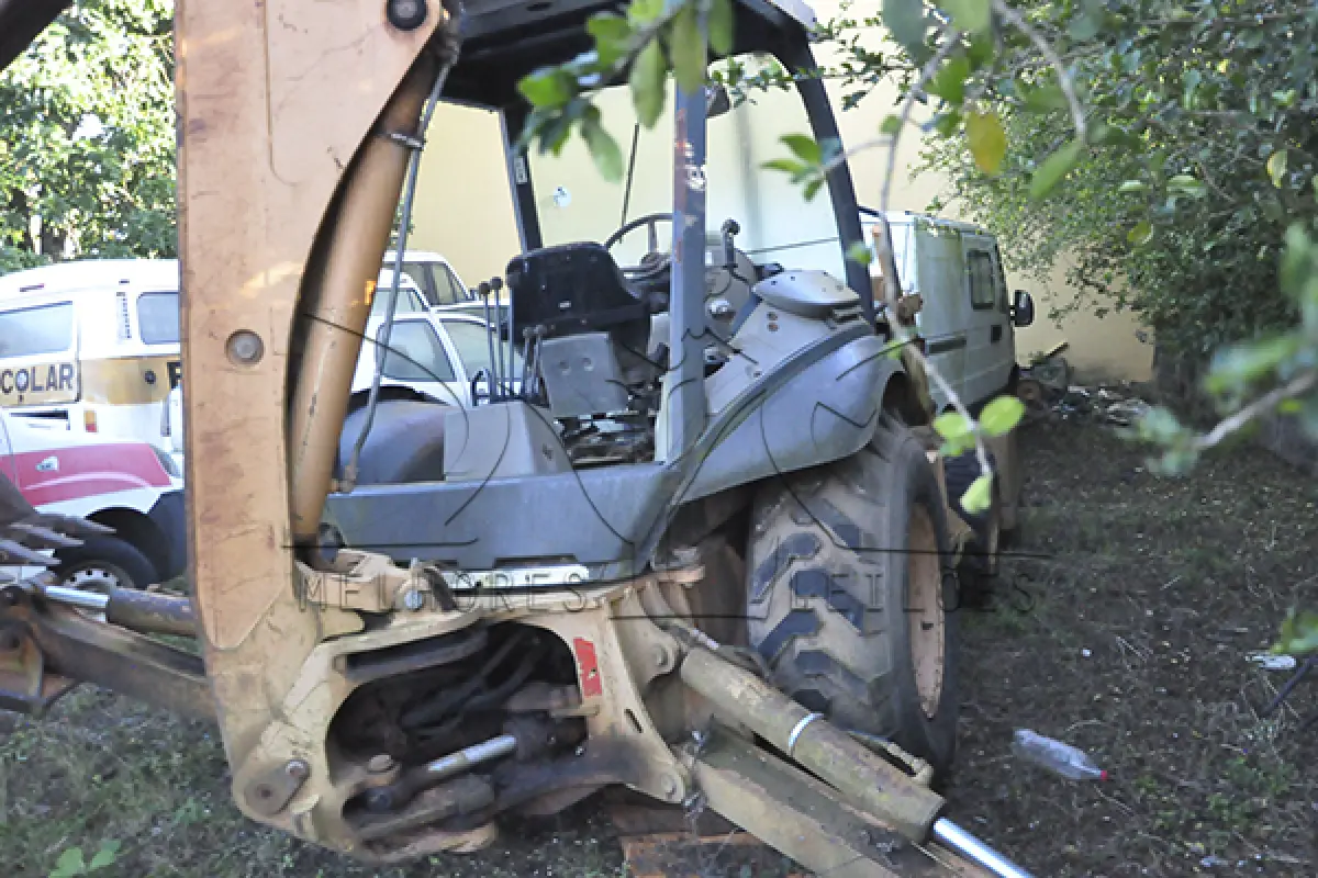 LOTE 022 - CASE RETROESCAVADEIRA 580 M - ANO 2011