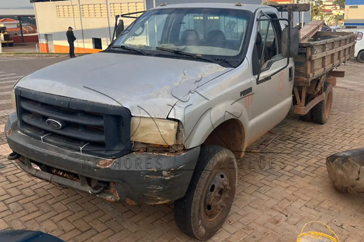 LOTE 011 - FORDF4000 G - PLACA DBB1F67 - ANO 2004 2005