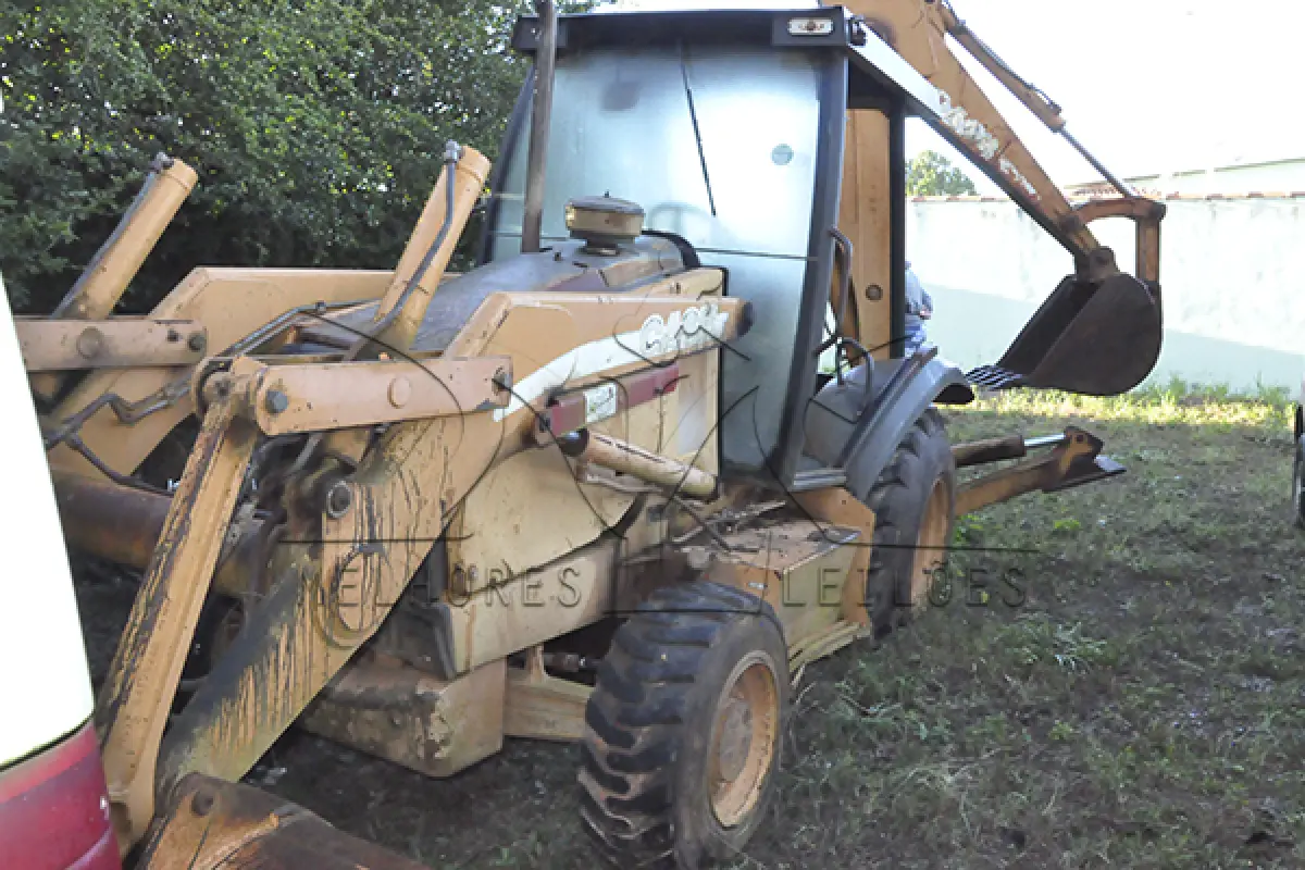 LOTE 022 - CASE RETROESCAVADEIRA 580 M - ANO 2011