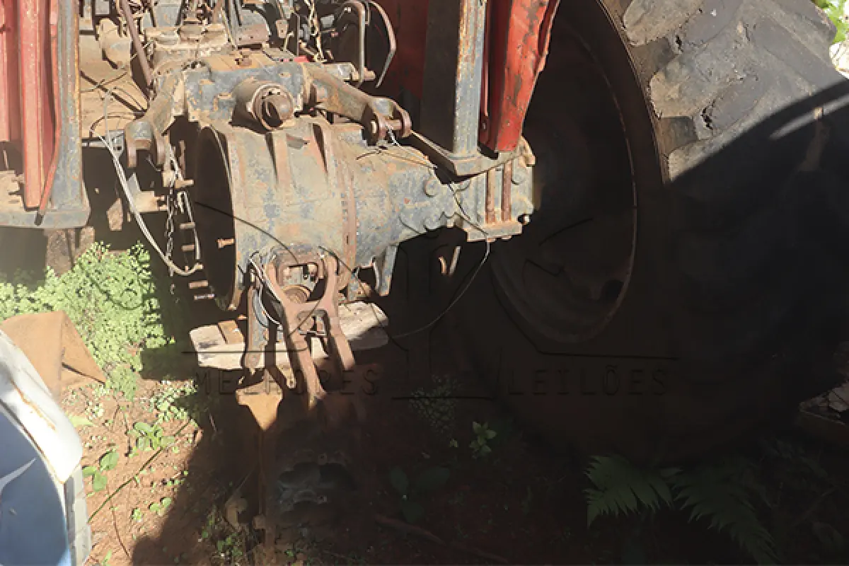 LOTE 018 - TRATOR MASSEY FERGUSON 275 ANO 2000