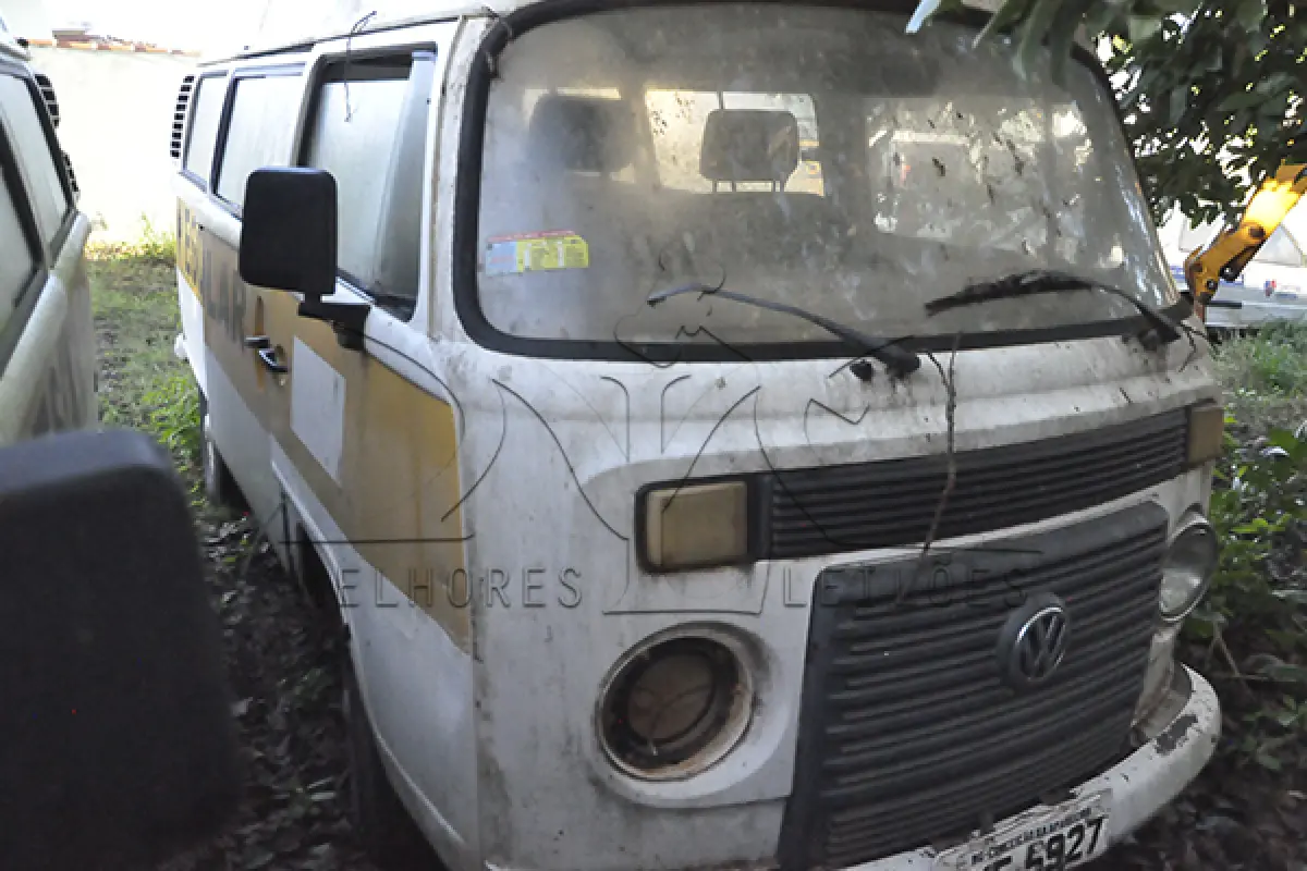 LOTE 016 - VW KOMBI MISCAMIONETA - ANO 2013 2013 - PLACA HMF5927