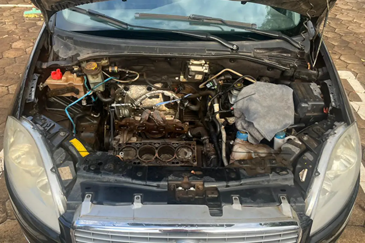 LOTE 007 - FIAT LINEA HLX 1.9 - PLACA JHN9E63 - ANO 2010 2010