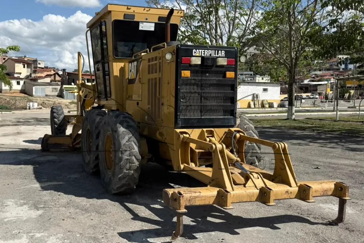 LOTE 002 - MOTONIVELADORA - CATERPILLAR 120K - ANO 2010
