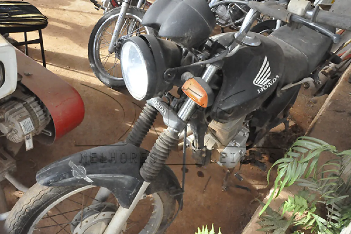 LOTE 001 - HONDA CG150 TITAN KS - ANO 2004 2004 - PLACA GZR1722
