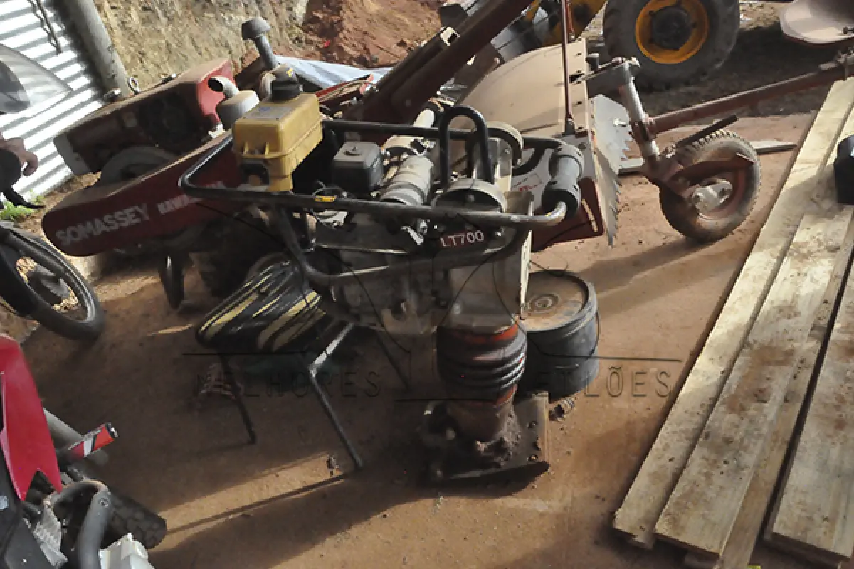 LOTE 025 - COMPACTADOR DE SOLO LT 700
