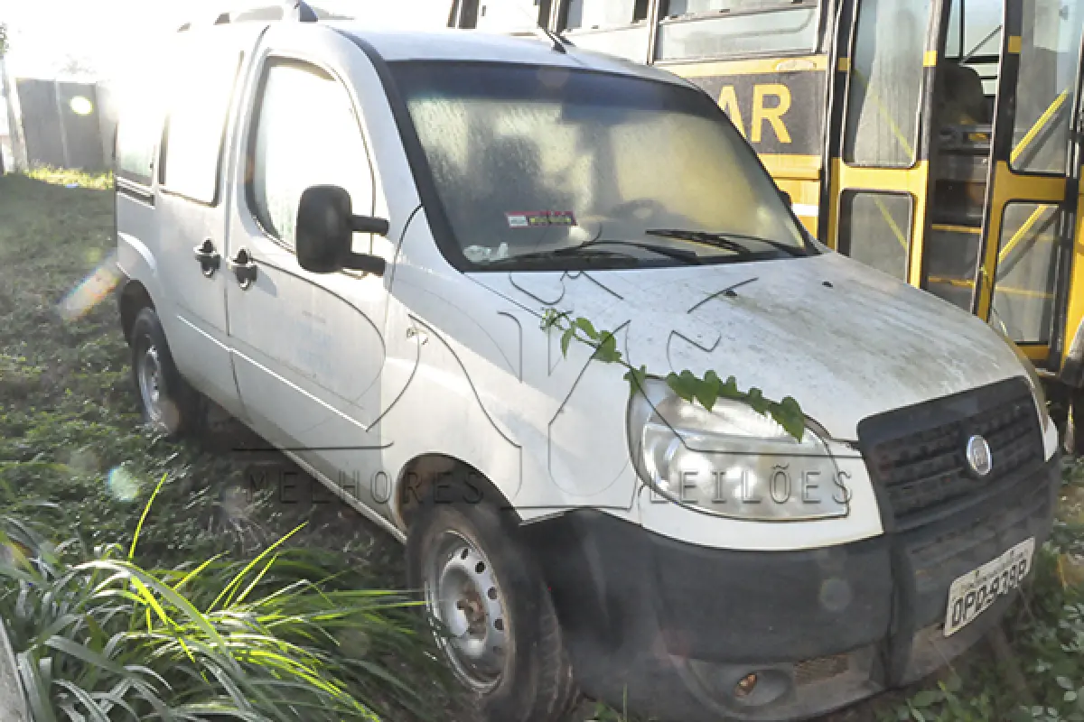 LOTE 011 - FIAT DOBLO RONTAN AMB2 - ANO 2013 2013 - PLACA OPQ9388