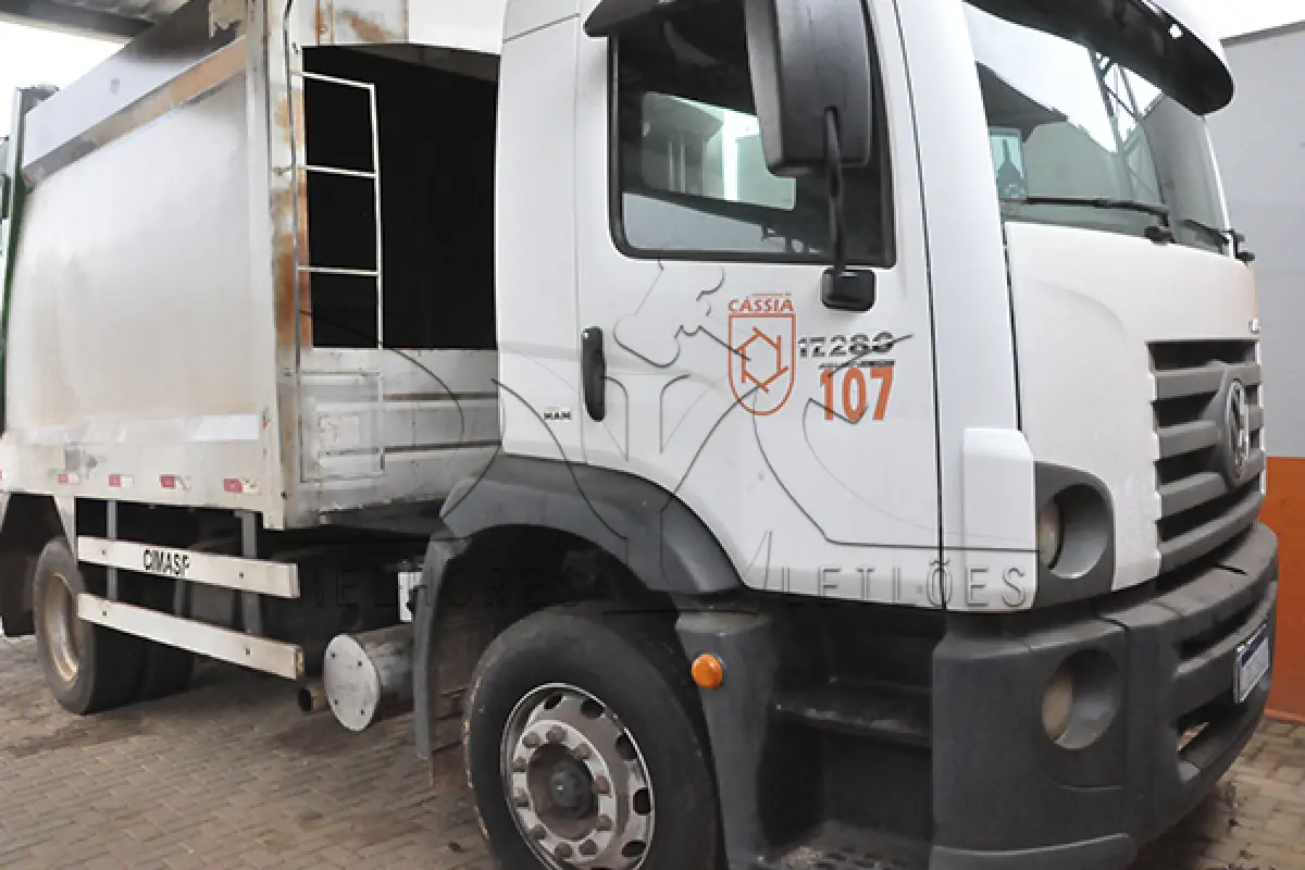 LOTE 012 - VW 17.280 CRM 4X2 4P - PLACA OPW7H41 - ANO 2013 2013
