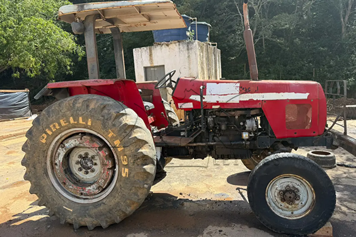 LOTE 009 - TRATOR MASSEY FERGUSONANO 200 – ANO 2002