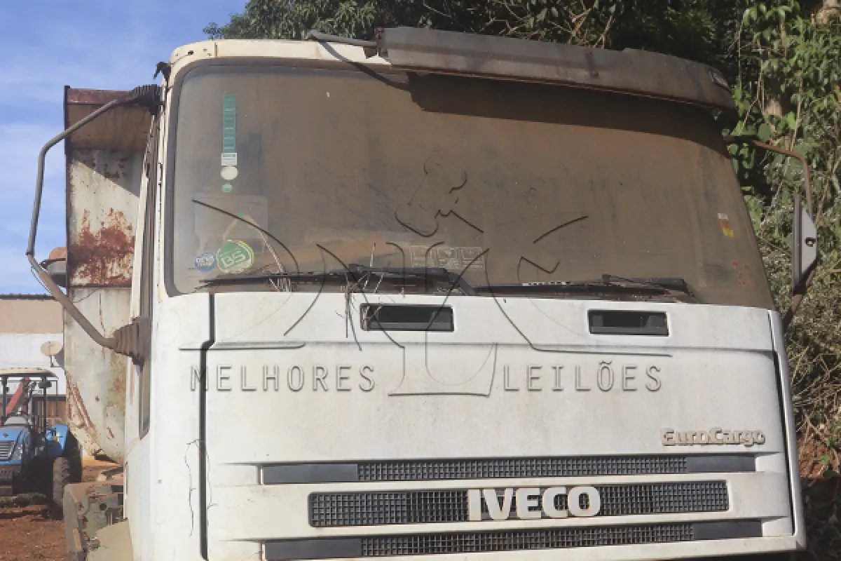 LOTE 015 - IVECO EUROCARGO 170E22 - ANO 2011 2011 - PLACA HLF6604