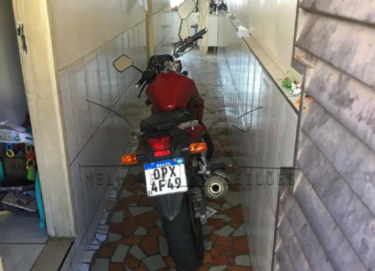 LOTE 001 - Honda, CB 300R, placa OPX-4F49, cor vermelha, ano 2023