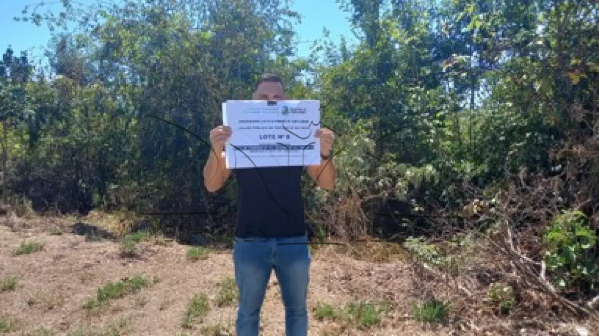 LOTE 008 - Imóvel matriculado sob n° 20.911: Lote de n° 18 (dezoito), da quadra n° 32 (trinta e dois) com área de 405,65m²