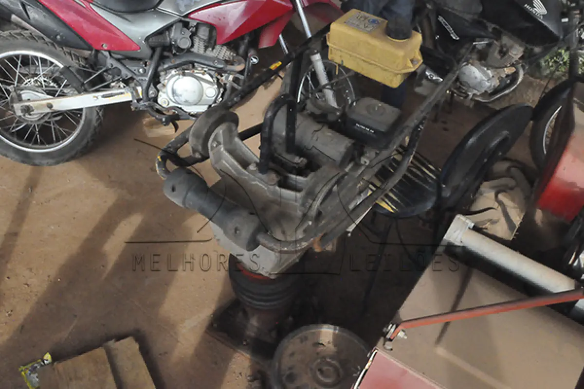 LOTE 025 - COMPACTADOR DE SOLO LT 700
