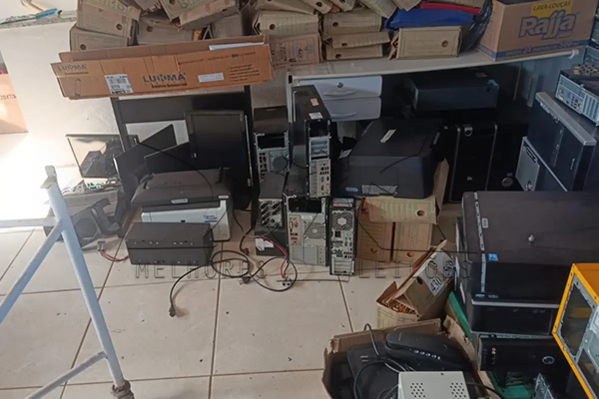 LOTE 016 - SUCATA DE ELETRONICO MONITOR 6 IMPRESSORA 8 COMPUTADOR 84