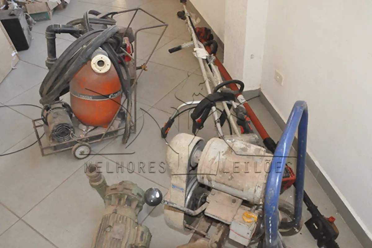 LOTE 027 - SUCATA EQUIPAMENTOS MOTOBOMBAS E ROÇADEIRAS