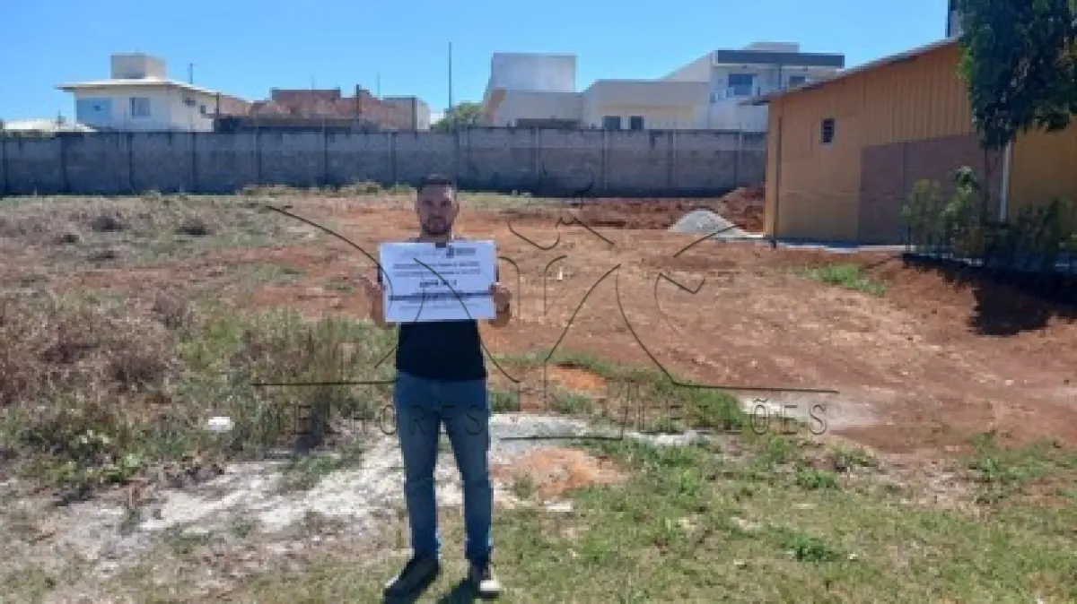 LOTE 001 - Imóvel matriculado sob n° 14.173: Lote de terreno n°25 (vinte e cinco), da quadra n°17-A (dezessete A) com a área de 400,95m²