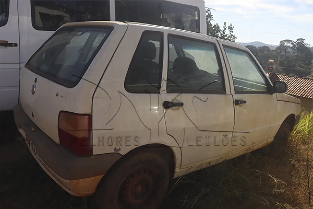 LOTE 005 - FIAT UNO MILLE ECONOMY - ANO 2013 2013 - PLACA OQF8271