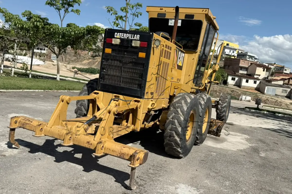 LOTE 002 - MOTONIVELADORA - CATERPILLAR 120K - ANO 2010