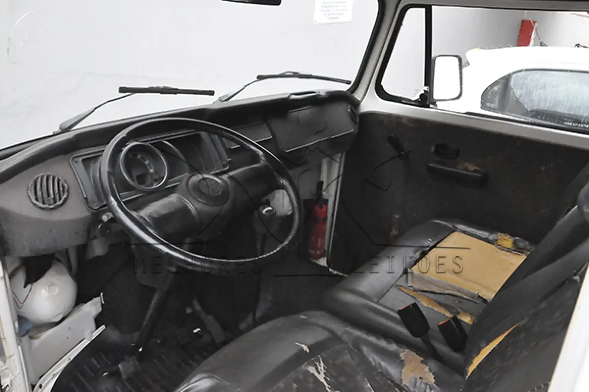 LOTE 008 - VW KOMBI - PLACA HLF4672 - ANO 2010 2011