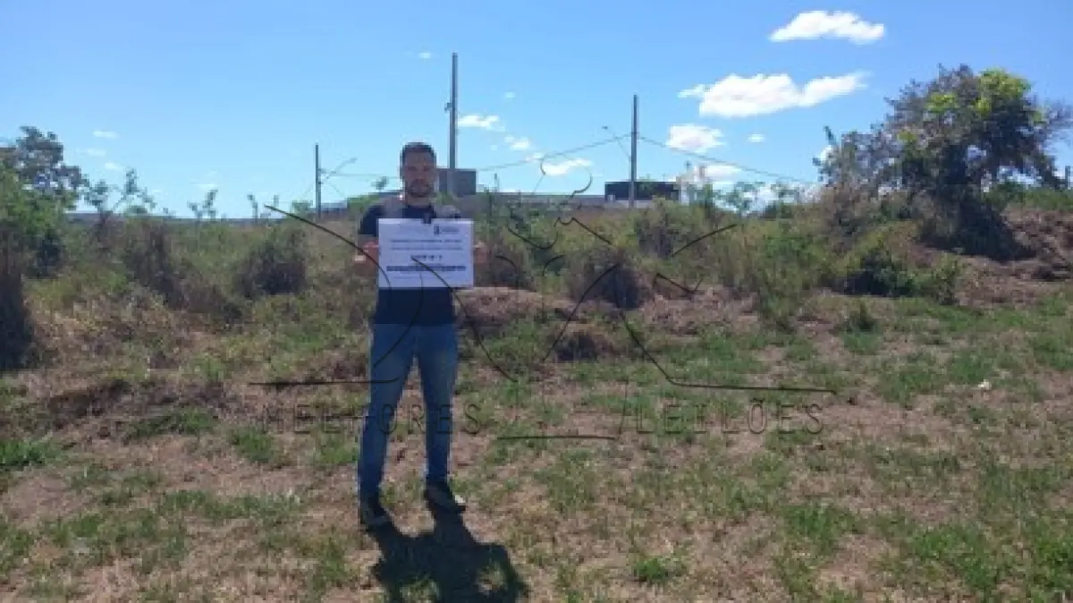 LOTE 002 - Imóvel matriculado sob n° 20.896: Lote de terreno de n° 03 (três), da quadra n° 32 (trinta e dois)  com área de 405,00m²