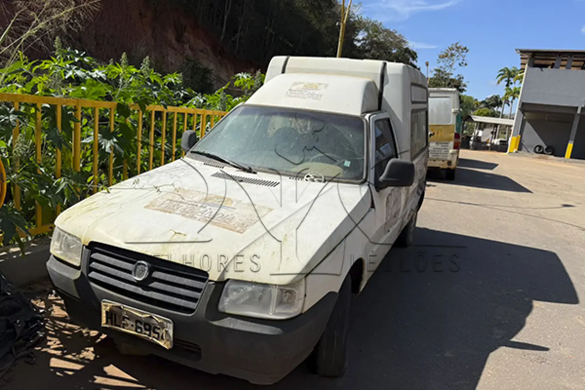 LOTE 001 - FIAT FIORINO AMBULANCIA - ANO 2011 2012 - PLACA HLF6954