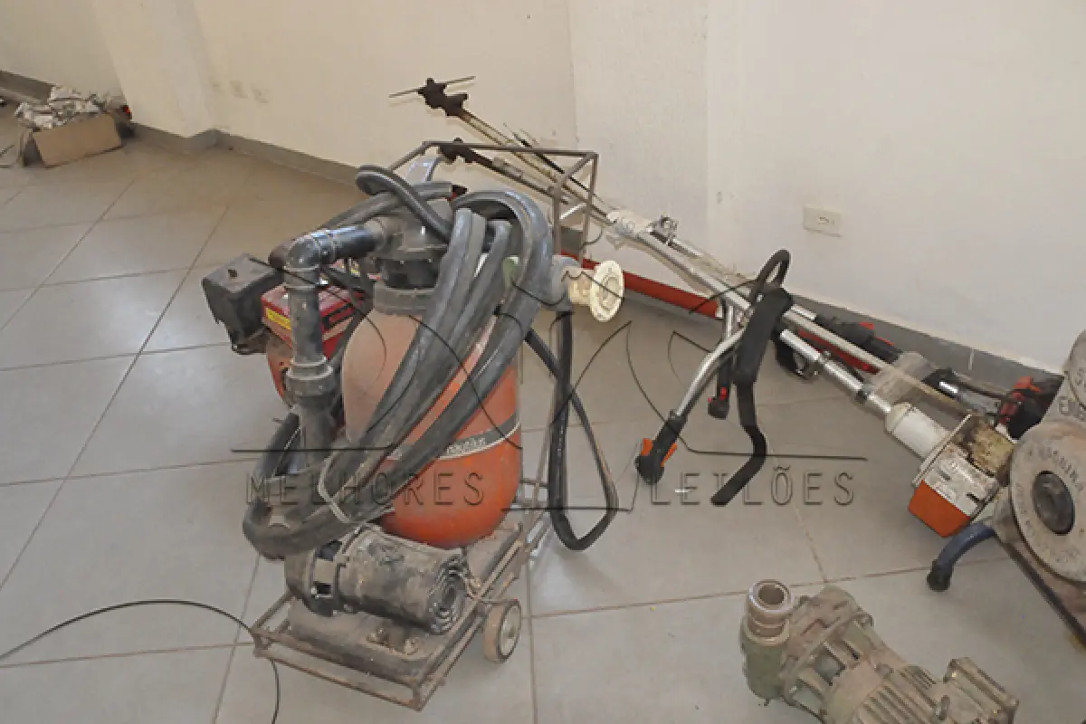 LOTE 027 - SUCATA EQUIPAMENTOS MOTOBOMBAS E ROÇADEIRAS
