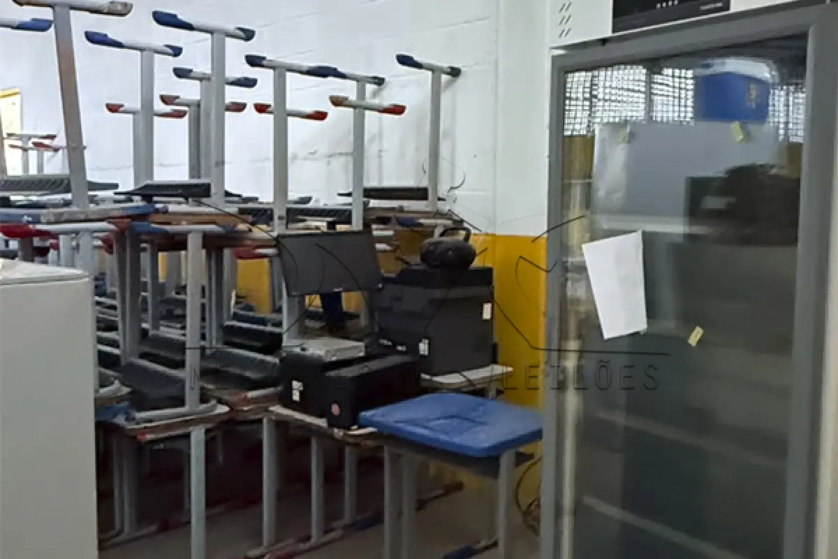 LOTE 003 - SUCATA ESCOLAR