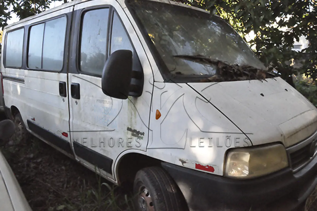 LOTE 018 - FIAT DUCATO MINIBUS - ANO 2013 2014 - PLACA OQO3008