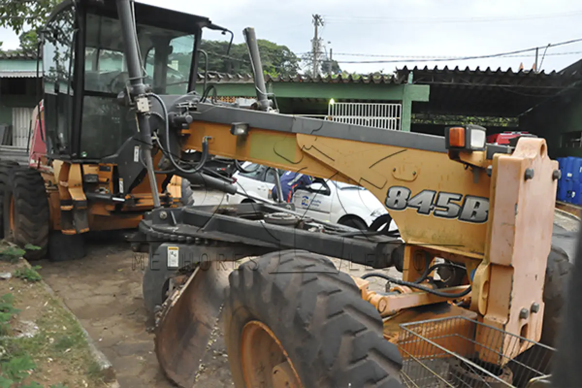 LOTE 009 - MOTONIVELADORA CASE 845B - ANO 2014