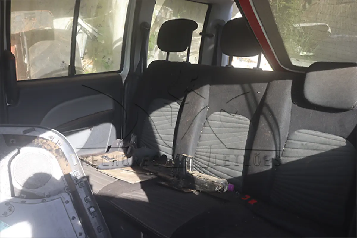 LOTE 009 - FIAT DOBLO ESSENCE 1.8 - ANO 2016 2016 - PLACA PYA5349