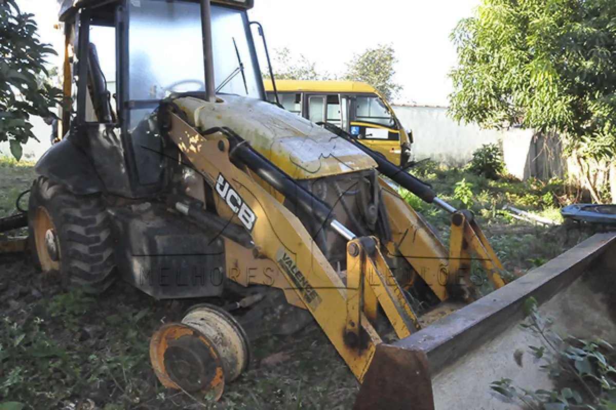 LOTE 023 - JCB RETROESCAVADEIRA 3CX 4X4 VALENCE 43 - ANO 2012