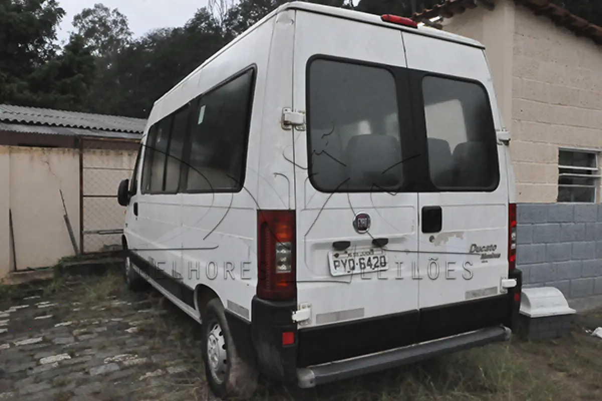 LOTE 010 - FIAT DUCATO MINIBUS - ANO 2015 2016 - PLACA PYQ6420