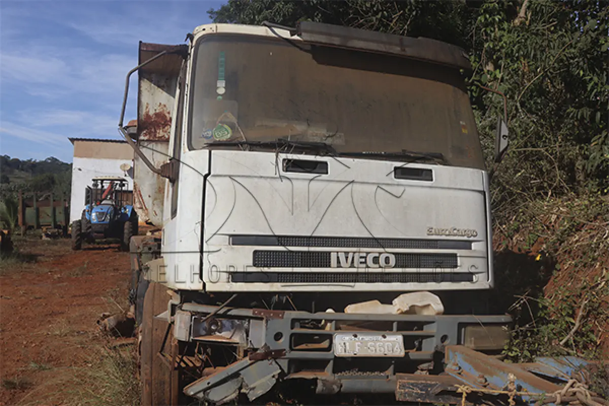 LOTE 015 - IVECO EUROCARGO 170E22 - ANO 2011 2011 - PLACA HLF6604