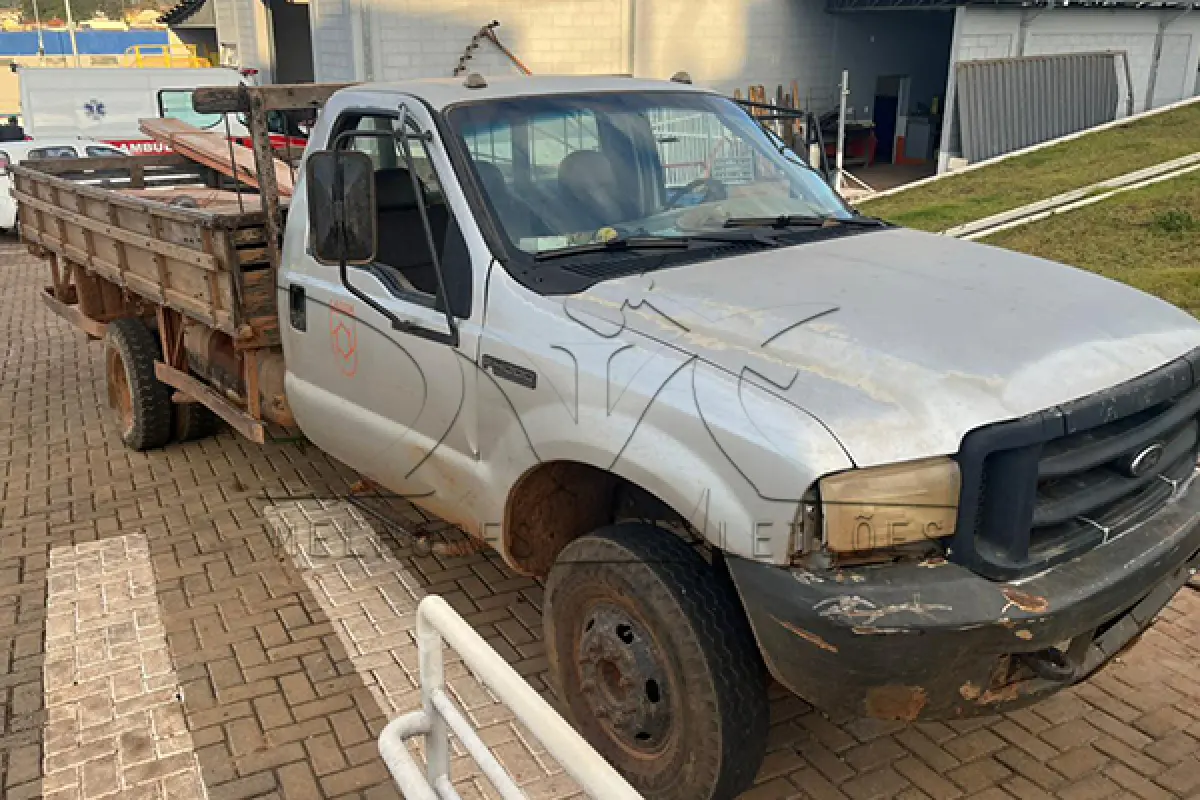 LOTE 011 - FORDF4000 G - PLACA DBB1F67 - ANO 2004 2005