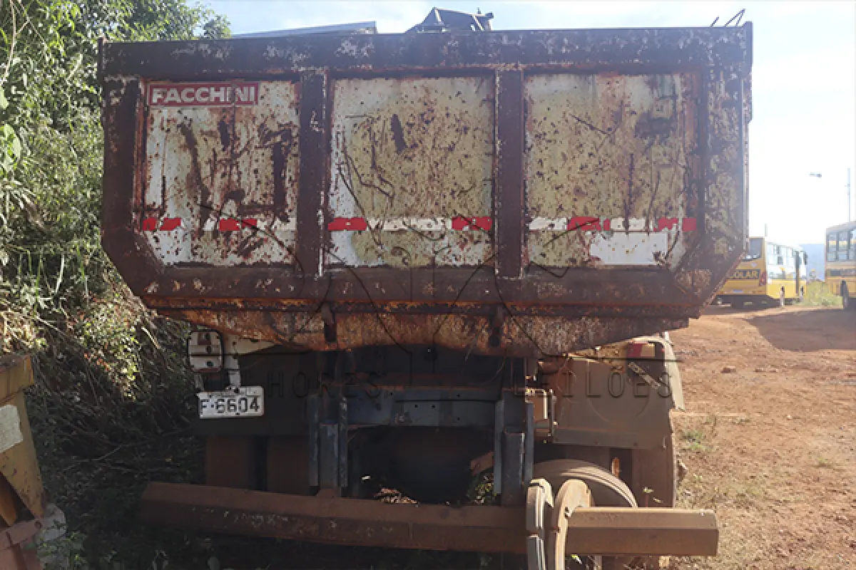 LOTE 015 - IVECO EUROCARGO 170E22 - ANO 2011 2011 - PLACA HLF6604