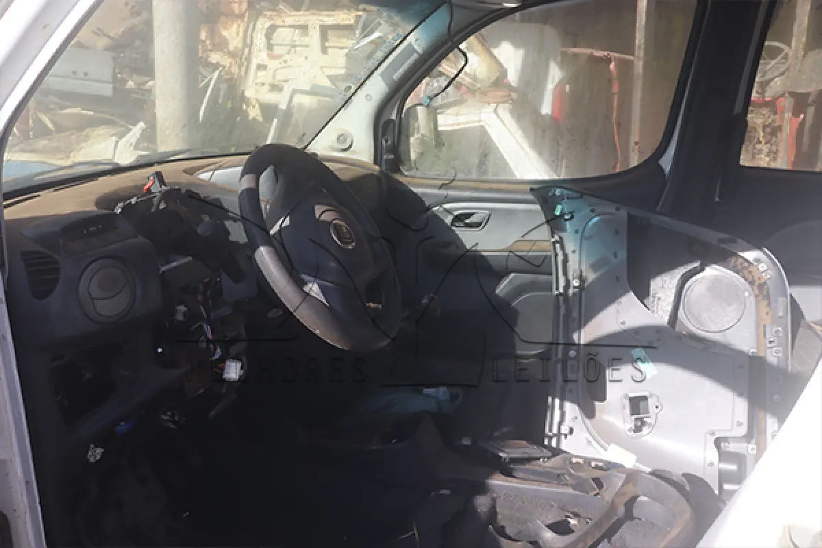 LOTE 009 - FIAT DOBLO ESSENCE 1.8 - ANO 2016 2016 - PLACA PYA5349