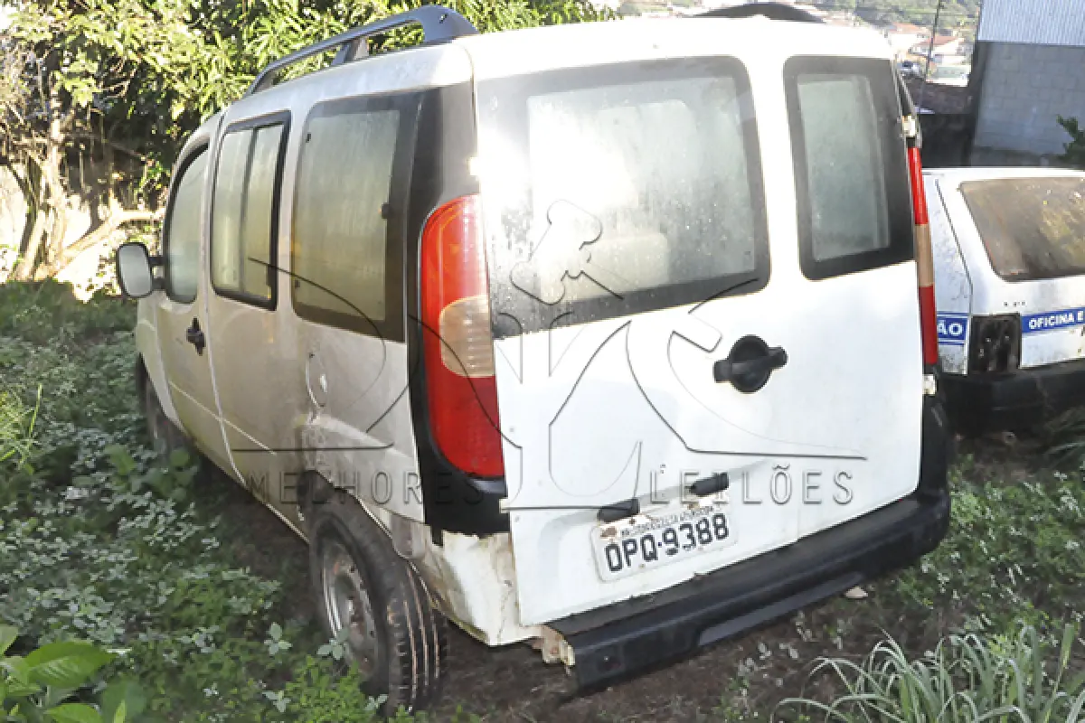 LOTE 011 - FIAT DOBLO RONTAN AMB2 - ANO 2013 2013 - PLACA OPQ9388