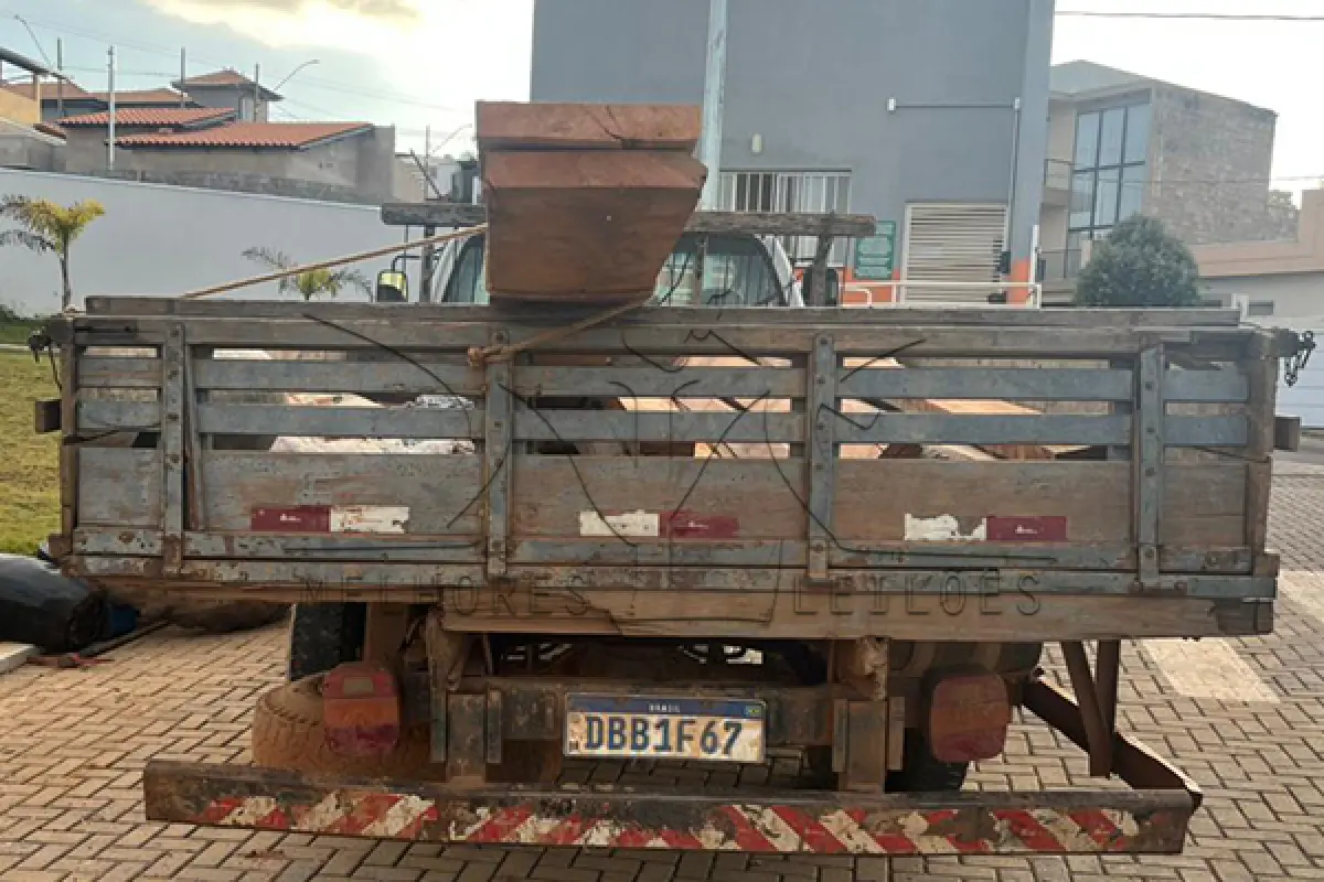LOTE 011 - FORDF4000 G - PLACA DBB1F67 - ANO 2004 2005