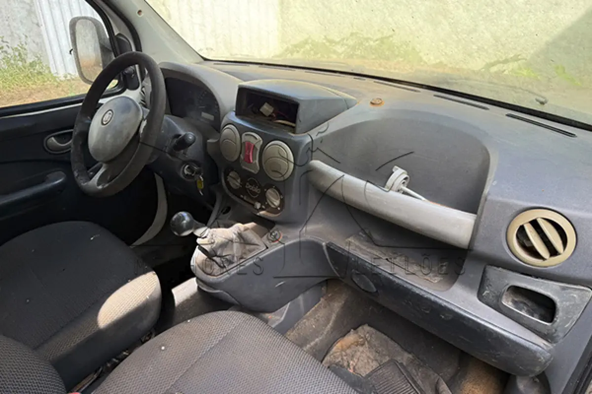 LOTE 002 - FIAT DOBLO GREENCAR MO4 - ANO 2012 2013 - PLACA HNY9793